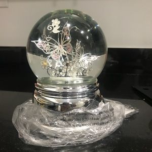 Butterfly crown musical snow globe